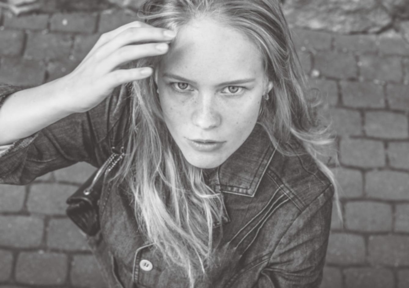 Interno dello studio ovelintraq a Rimini con ambiente moderno e accogliente dedicato allo styling maschile